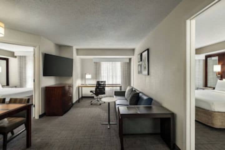 Room 22 of 102