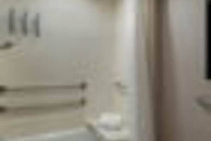 Room 53 of 102