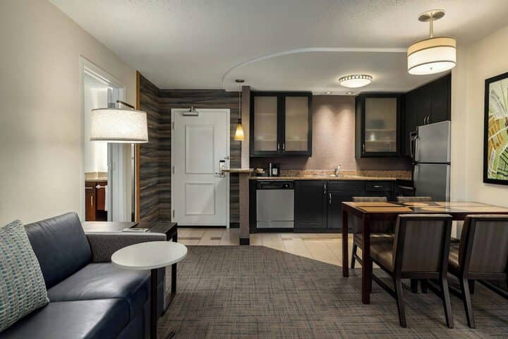 Room 15 of 102