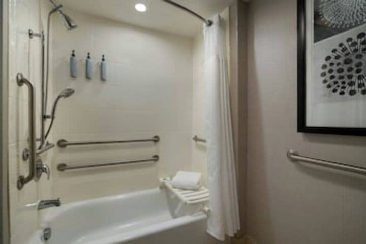 Room 52 of 102