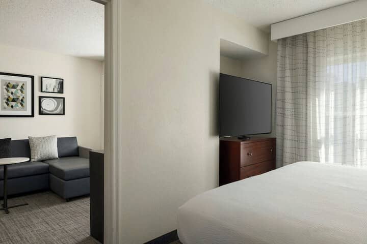 Room 30 of 102