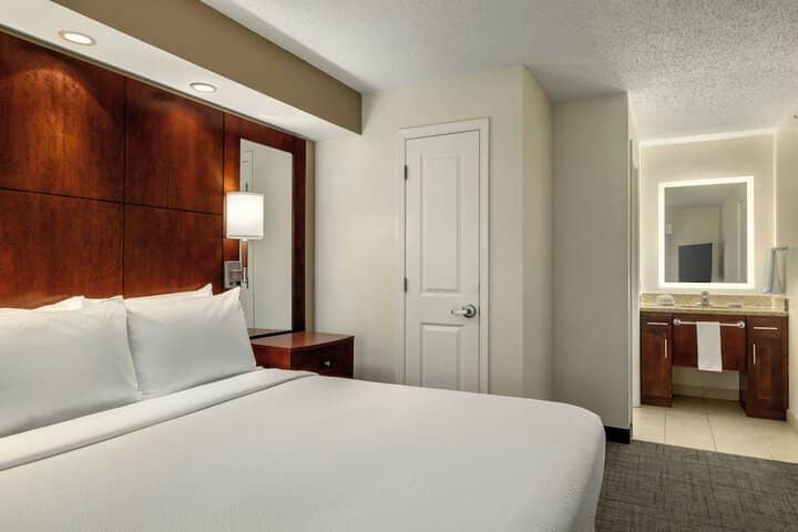 Room 18 of 102