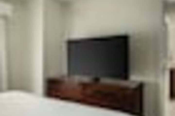 Room 26 of 102